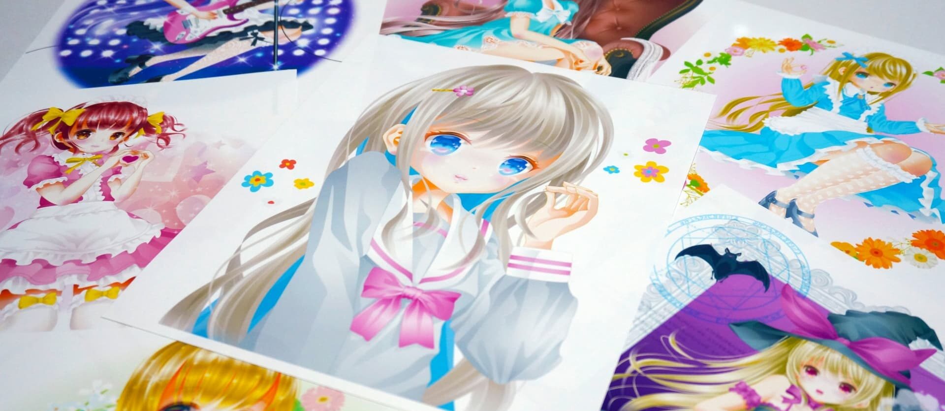 アニメイトブックストアで電子書籍マンガをスマホやタブレットで閲覧しながら作品を選んでいるイメージ